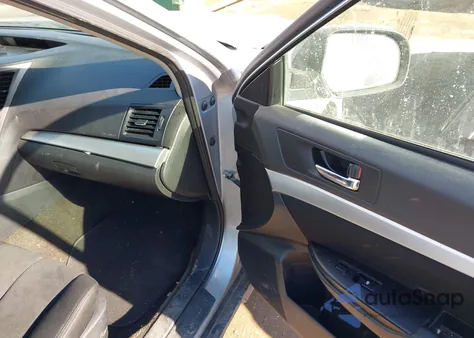 2014 Subaru Outback 2.5I Premium z USA, uszkodzony, nr VIN 4S4BRCCC1E3270104